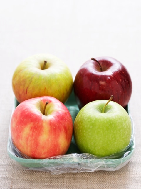 apples, different kinds of apples, red apples, gold apples, green apples, fruits that are good for pets